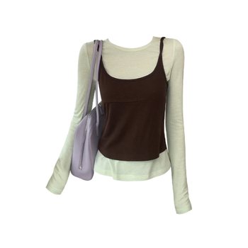 Tricou T cu mâneci lungi, guler rotund, croială Slim, țesătură ușor zbârcită din fibră acrilică