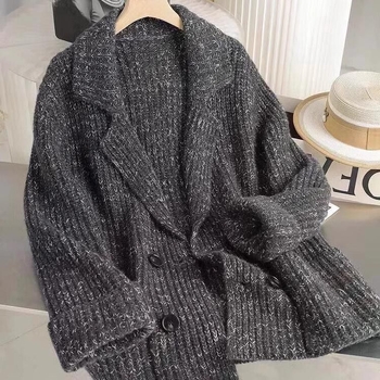 Cardigan tricotat fără mâneci din Ice Silk, cu guler de tip costum, primăvara 2025.