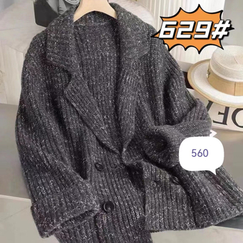 Cardigan tricotat fără mâneci din Ice Silk, cu guler de tip costum, primăvara 2025.