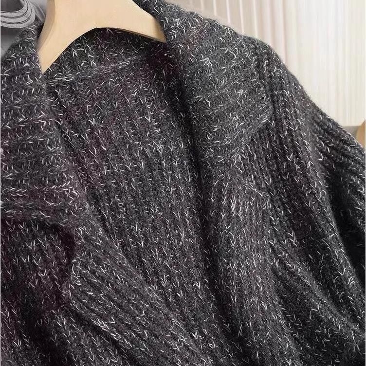 Cardigan tricotat fără mâneci din Ice Silk, cu guler de tip costum, primăvara 2025.