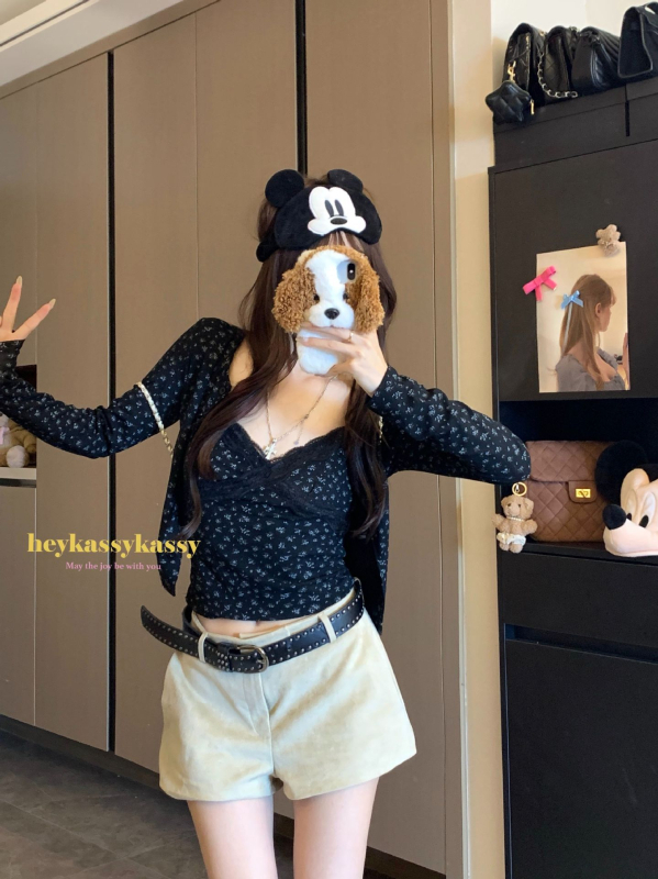 Set din două piese cu imprimeu floral: croială Slim-Fit, cardigan cu decolteu în V și top cu mâneci lungi din Ice Silk Rib poliester