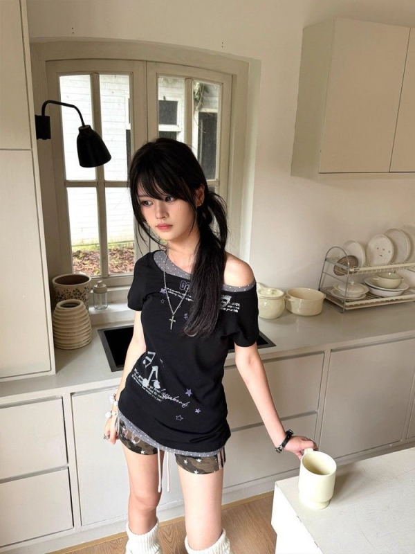 Tricou slim-fit din fibre de viscose, model creativ, guler înclinat, mâneci scurte, stil coreean lejer