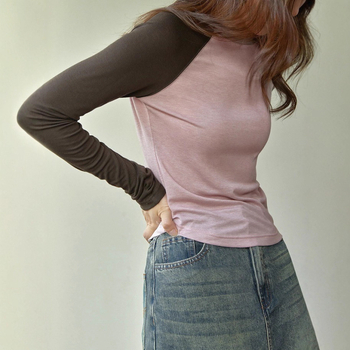 Tricou cu design în blocuri, mâneci Raglan, croială slim, guler rotund