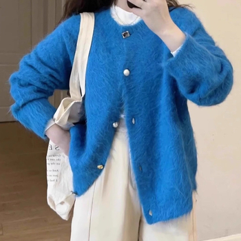 Ženski cardigan-pulover od imitacijskog mink velura; poliester 30–50% sadržaja; široka silueta; okrugli izrez