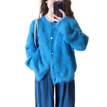 Ženski cardigan-pulover od imitacijskog mink velura; poliester 30–50% sadržaja; široka silueta; okrugli izrez