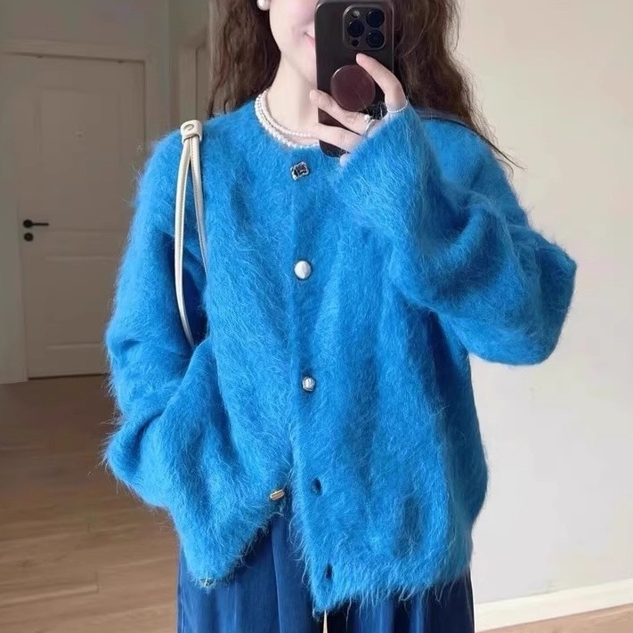 Ženski cardigan-pulover od imitacijskog mink velura; poliester 30–50% sadržaja; široka silueta; okrugli izrez
