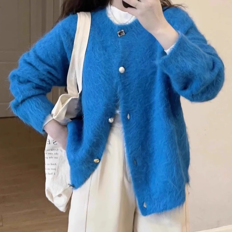Ženski cardigan-pulover od imitacijskog mink velura; poliester 30–50% sadržaja; široka silueta; okrugli izrez