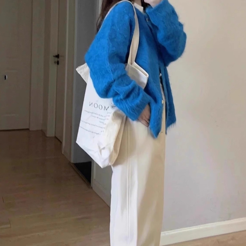 Ženski cardigan-pulover od imitacijskog mink velura; poliester 30–50% sadržaja; široka silueta; okrugli izrez