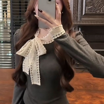 Ženski pleteni top s čipkastom mašnicom i izvezenim detaljima – bez rukava, okrugli izrez, viskozni materijal