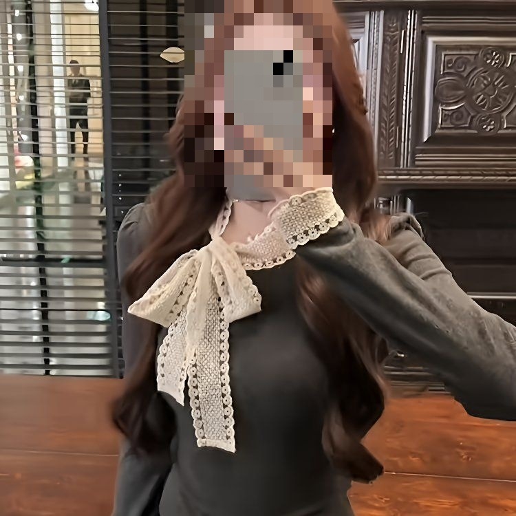 Ženski pleteni top s čipkastom mašnicom i izvezenim detaljima – bez rukava, okrugli izrez, viskozni materijal