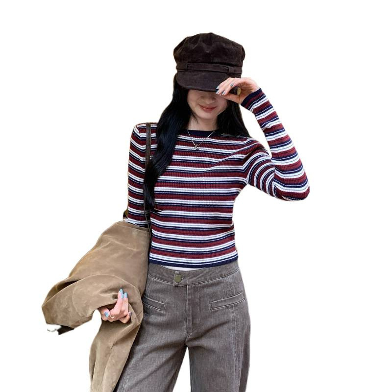 Korėjiečio stiliaus trumpas dryžuotas megztinis viršus moterims, rudens–žiemos 2025, įprastas kirpimas, apvali kakla, ilgos rankovės, poliesterio mišinys iki 30%