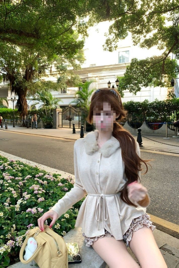 Cardigan tricotat cu guler rotund, croială oversized, material viscoză, broderie (viscoză; guler rotund; oversized; broderie)