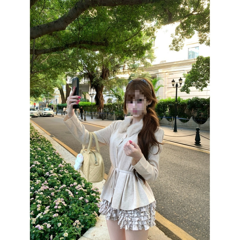 Cardigan tricotat cu guler rotund, croială oversized, material viscoză, broderie (viscoză; guler rotund; oversized; broderie)