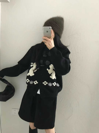 Женски плетен кардиган с цип, плътен трикотаж, полиестер-найлонова смес, свободен силует, кръгло деколте.