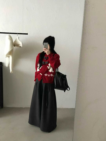 Женски плетен кардиган с цип, плътен трикотаж, полиестер-найлонова смес, свободен силует, кръгло деколте.