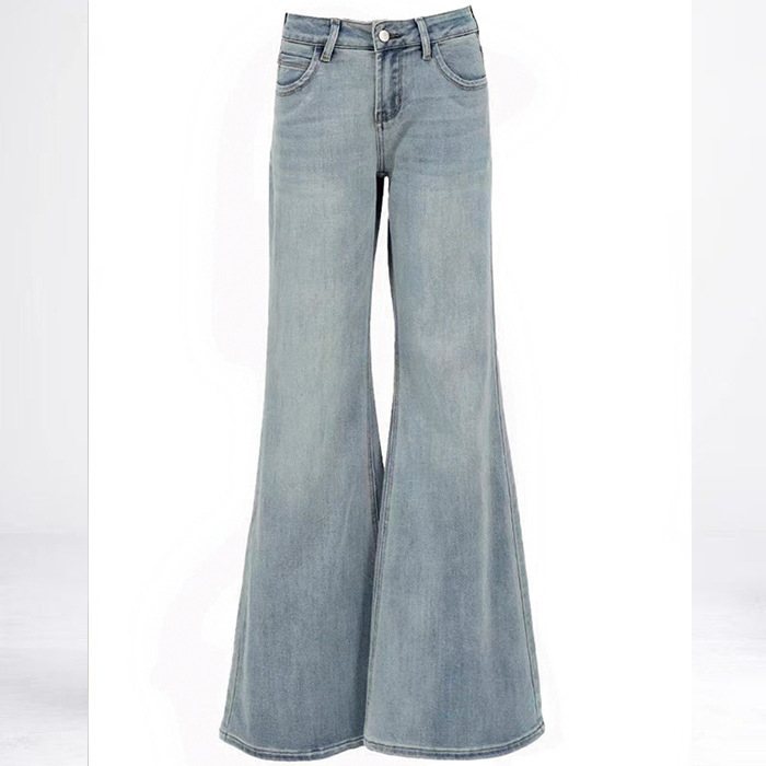 Džinsice s niskim strukom, blago široke, denim 70-80% pamuk, do 30% poliestera, završno pranje, casual stil
