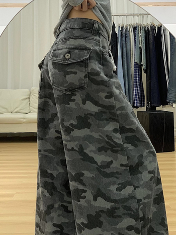 Denim traperice s visokim strukom, ravni kroj, lagana tkanina, 70-80% pamuk, 50-70% poliester, termičko oblikovanje, proljeće 2025