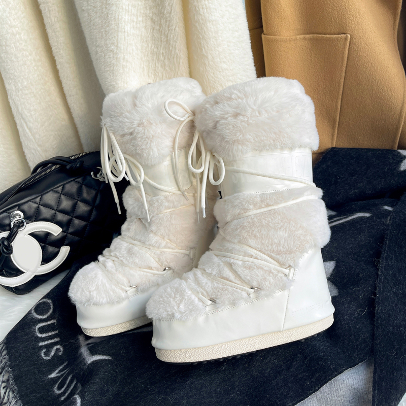 Дамски снежни ботуши с дебела подметка, горна част от микрофибърна кожа, дълъг маншет, подплата от пух и стелка от изкуствен пух, гумена противохлъзгаща подметка