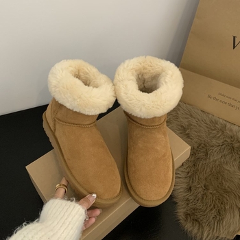 Дамски снежни ботуши с платформа, топло подплатени, горна част от микрофибър кожа, гумена подметка, вътрешност от памук, височина на платформата 3–5 см, предно връзване