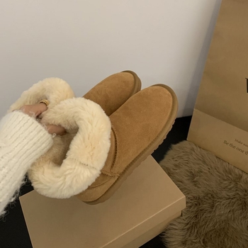 Дамски снежни ботуши с платформа, топло подплатени, горна част от микрофибър кожа, гумена подметка, вътрешност от памук, височина на платформата 3–5 см, предно връзване