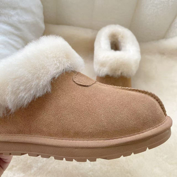 Снежни ботуши с равна подметка, горна част от раздвоена кожа, вътрешна подплата от овча вълна, подметка от ТПР, нисък горен край