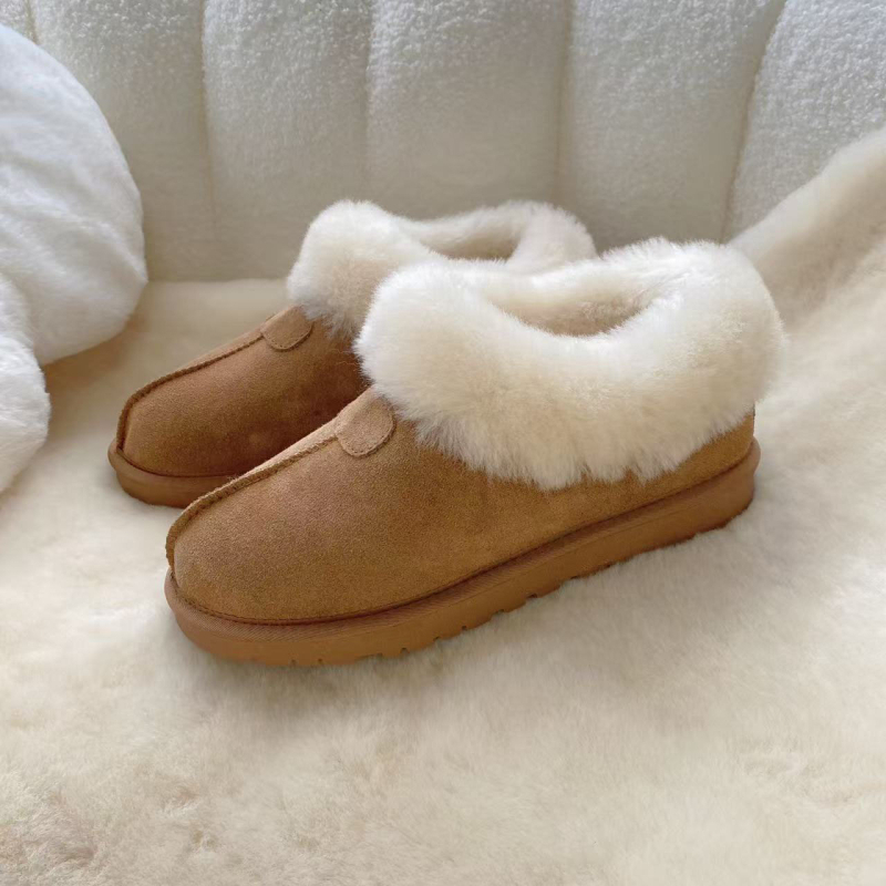 Снежни ботуши с равна подметка, горна част от раздвоена кожа, вътрешна подплата от овча вълна, подметка от ТПР, нисък горен край