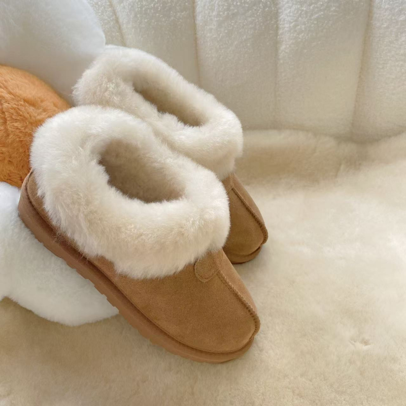 Снежни ботуши с равна подметка, горна част от раздвоена кожа, вътрешна подплата от овча вълна, подметка от ТПР, нисък горен край