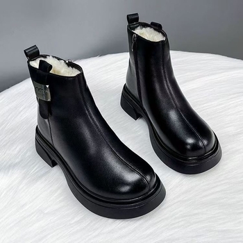 Téli csizmák PU felsőrésszel, gumitalppal, középmagas szár, 3-5 cm magas sarok, fleece-béléses