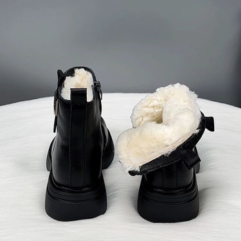 Téli csizmák PU felsőrésszel, gumitalppal, középmagas szár, 3-5 cm magas sarok, fleece-béléses