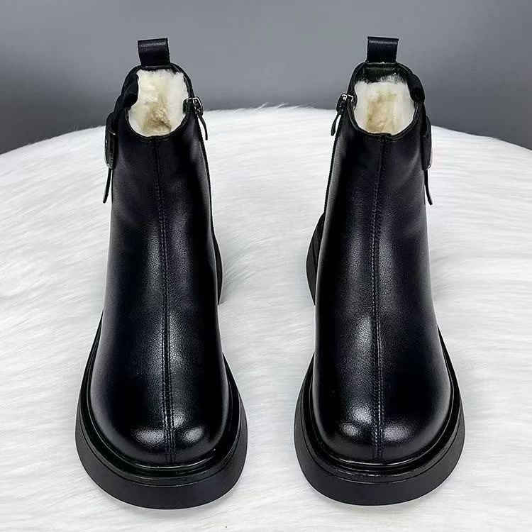 Téli csizmák PU felsőrésszel, gumitalppal, középmagas szár, 3-5 cm magas sarok, fleece-béléses