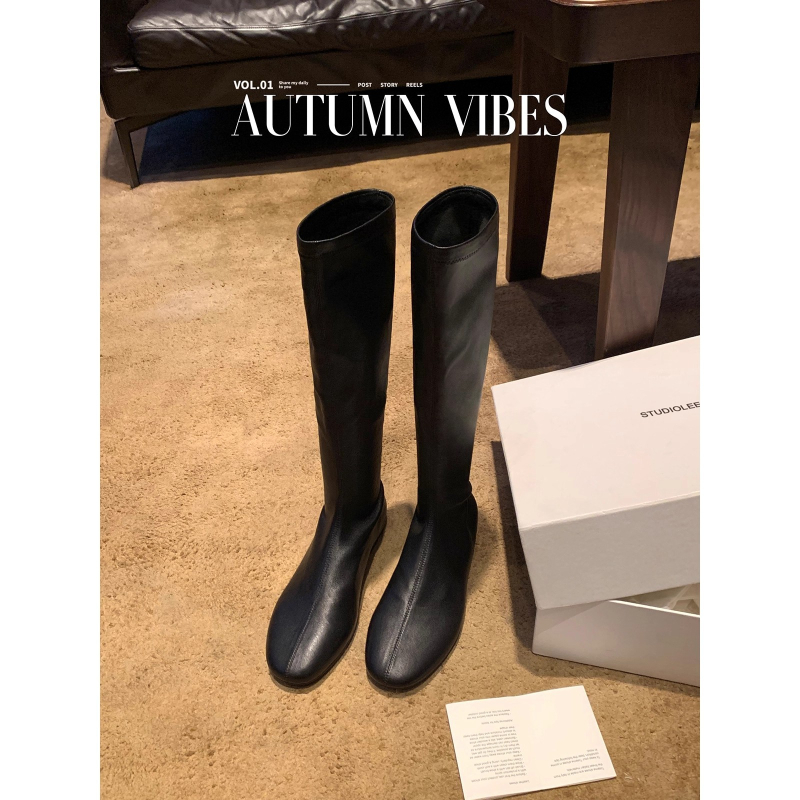 Γυναικείες στενές μπότες μέχρι το γόνατο | Άνω μέρος: split leather; Δάχτυλο: στρογγυλό; Τακούνι: χαμηλό (1–3 cm); Μήκος σωλήνα: υψηλός; Σόλα: καουτσούκ