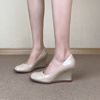 Ženske klin cipele, okrugli vrh, 6-8 cm klin, gornji materijal: Super Fiber, ulošak PU