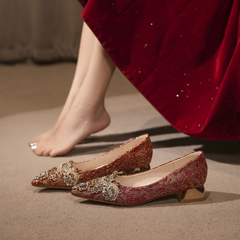 Ženske vjenčane cipele u kineskom stilu, slip-on, uski nos, gornji dio od mikrovlakna, kristalna kvadratna kopča, niski potpetica 1–3 cm