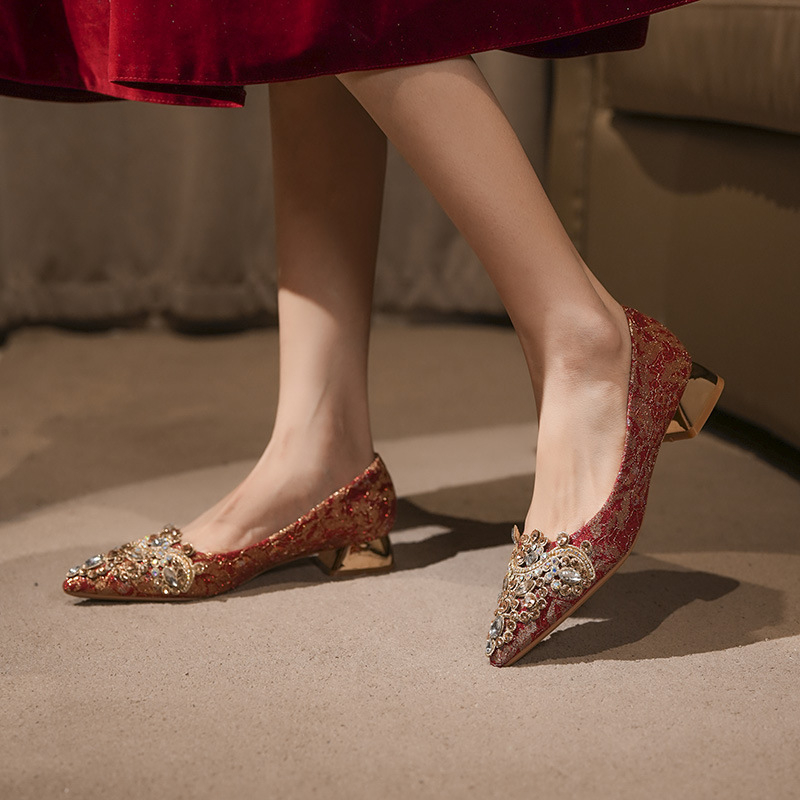 Ženske vjenčane cipele u kineskom stilu, slip-on, uski nos, gornji dio od mikrovlakna, kristalna kvadratna kopča, niski potpetica 1–3 cm