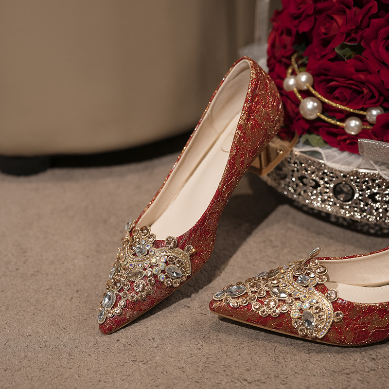 Ženske vjenčane cipele u kineskom stilu, slip-on, uski nos, gornji dio od mikrovlakna, kristalna kvadratna kopča, niski potpetica 1–3 cm