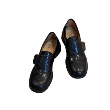 Ženske loafers s Velcro zatvaračem, zaobljeni vrh, gornji dio: Super Fiber, podstavljena ovčja koža, visina pete 3,5 cm