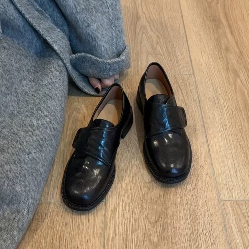 Ženske loafers s Velcro zatvaračem, zaobljeni vrh, gornji dio: Super Fiber, podstavljena ovčja koža, visina pete 3,5 cm
