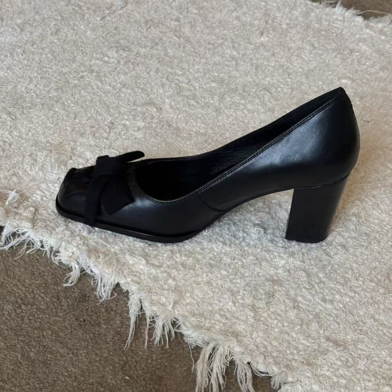 Mary Jane cipele - okrugli vrh, 6-8 cm debeli pet, gornji dio od super vlakana