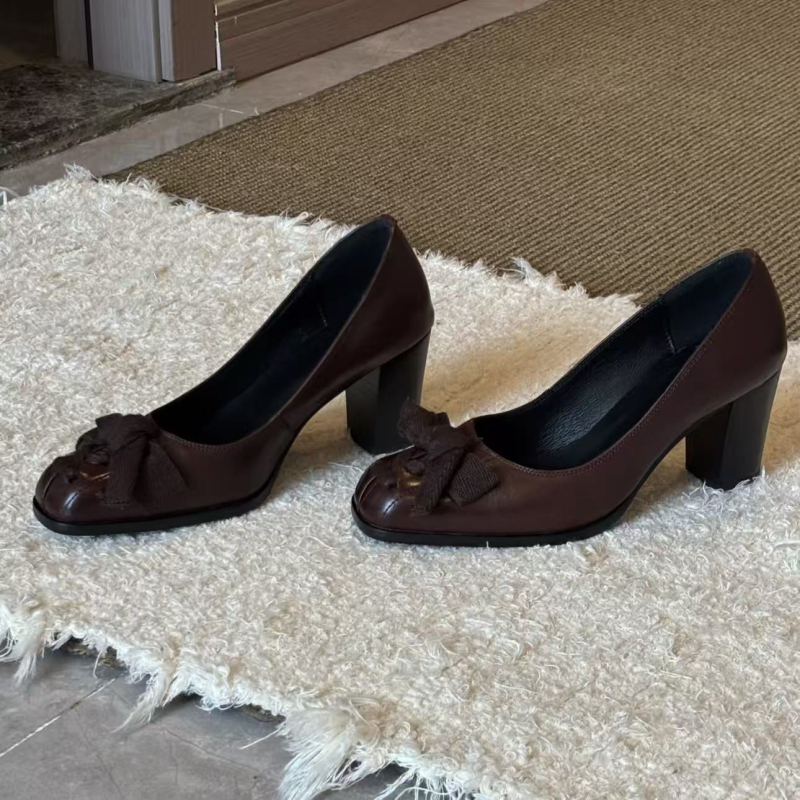 Mary Jane cipele - okrugli vrh, 6-8 cm debeli pet, gornji dio od super vlakana