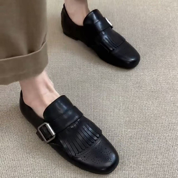 Női bőrlapos loaferek, kerek orr, alacsony sarok 1–3 cm, gumitalp, belső talp természetes bőr