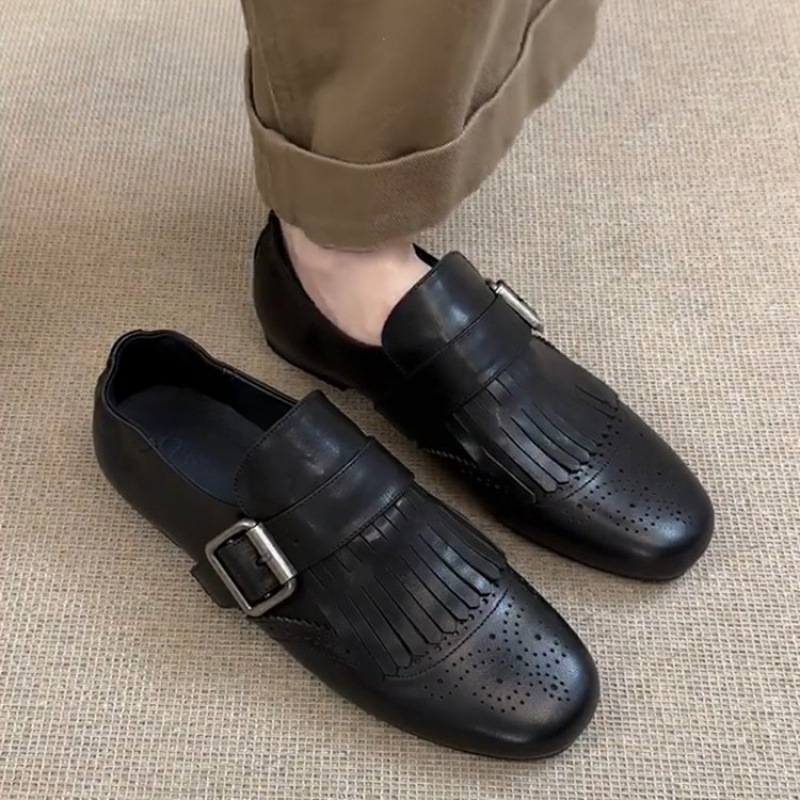 Női bőrlapos loaferek, kerek orr, alacsony sarok 1–3 cm, gumitalp, belső talp természetes bőr