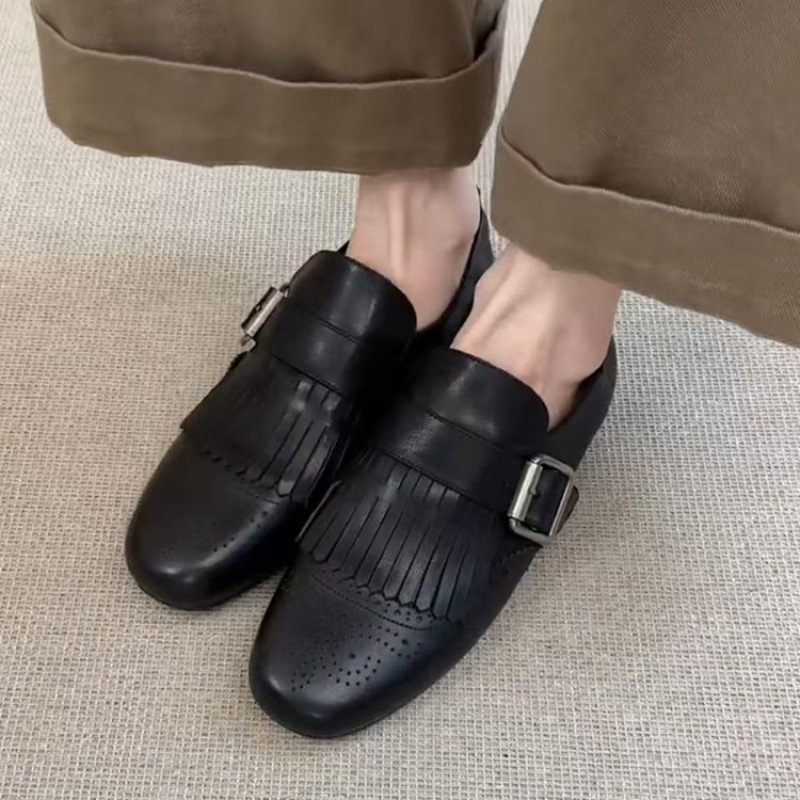 Női bőrlapos loaferek, kerek orr, alacsony sarok 1–3 cm, gumitalp, belső talp természetes bőr