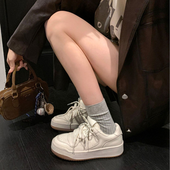 Γυναικεία καθημερινά αθλητικά παπούτσια με στρογγυλό μύτη, διπλό δέρμα από αγελάδα, κορδόνια, καουτσούκ σόλα, ύψος τακουνιού 3–5 cm