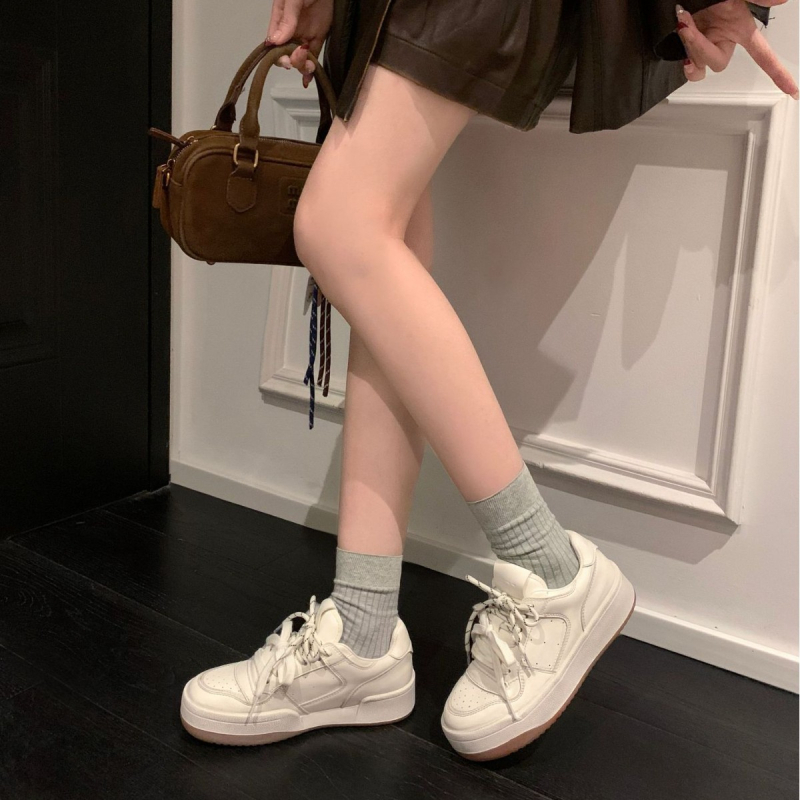 Γυναικεία καθημερινά αθλητικά παπούτσια με στρογγυλό μύτη, διπλό δέρμα από αγελάδα, κορδόνια, καουτσούκ σόλα, ύψος τακουνιού 3–5 cm