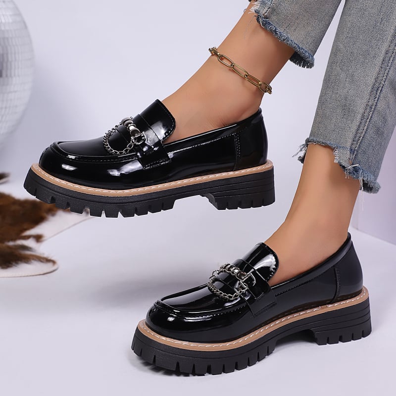 Mindennapi loaferek kerek orrú, PU felsőrész, platformos sarok 3–5 cm, gumírozott talp