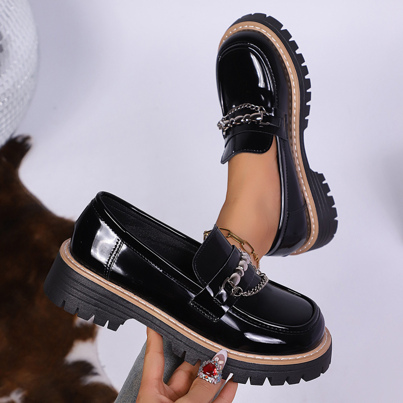 Mindennapi loaferek kerek orrú, PU felsőrész, platformos sarok 3–5 cm, gumírozott talp