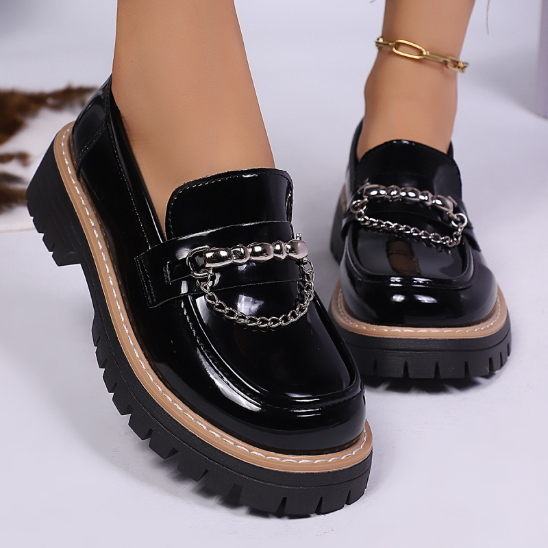 Mindennapi loaferek kerek orrú, PU felsőrész, platformos sarok 3–5 cm, gumírozott talp