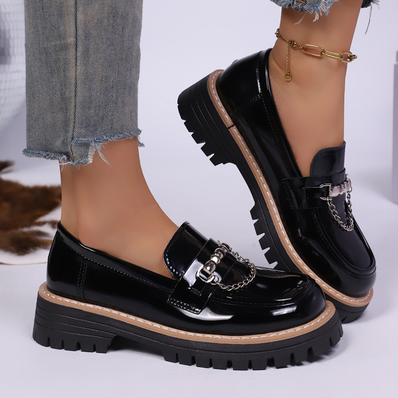 Mindennapi loaferek kerek orrú, PU felsőrész, platformos sarok 3–5 cm, gumírozott talp