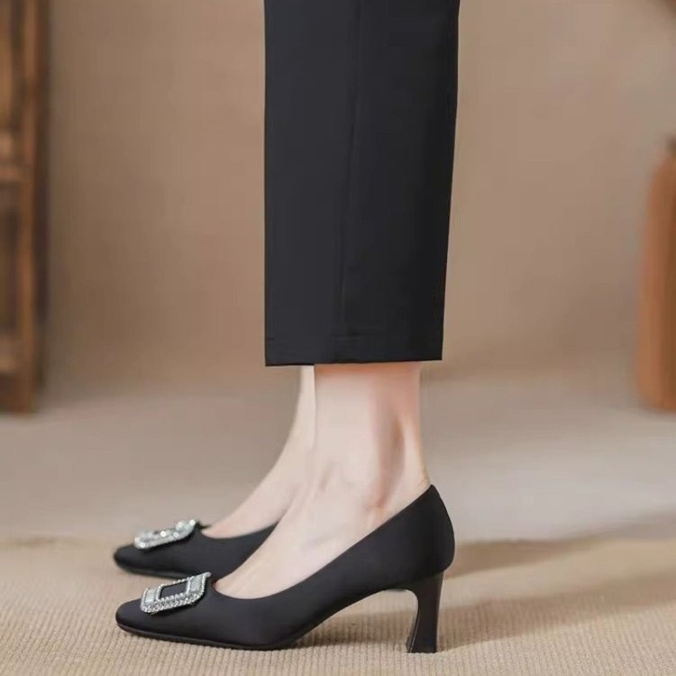 Női cipő négyszögletes orrúval és magassarkú - felső PU, belső PU, gumírozott talp, 6–8 cm sarokmagasság, slip-on