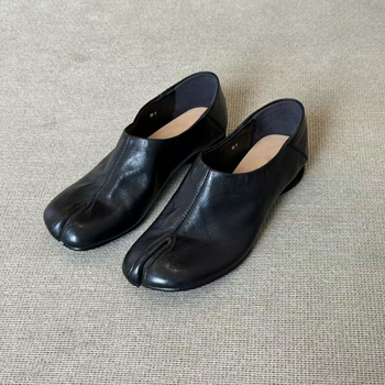 Női Split-Toe cipő, valódi bőr felsőrész, közepes sarok 3–6 cm, gumitalp, báránybőr belső